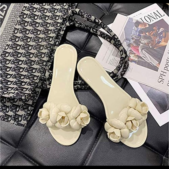 🥳Last Pair!🥳 Luxury Camellia Slippers - Picture 2 of 4